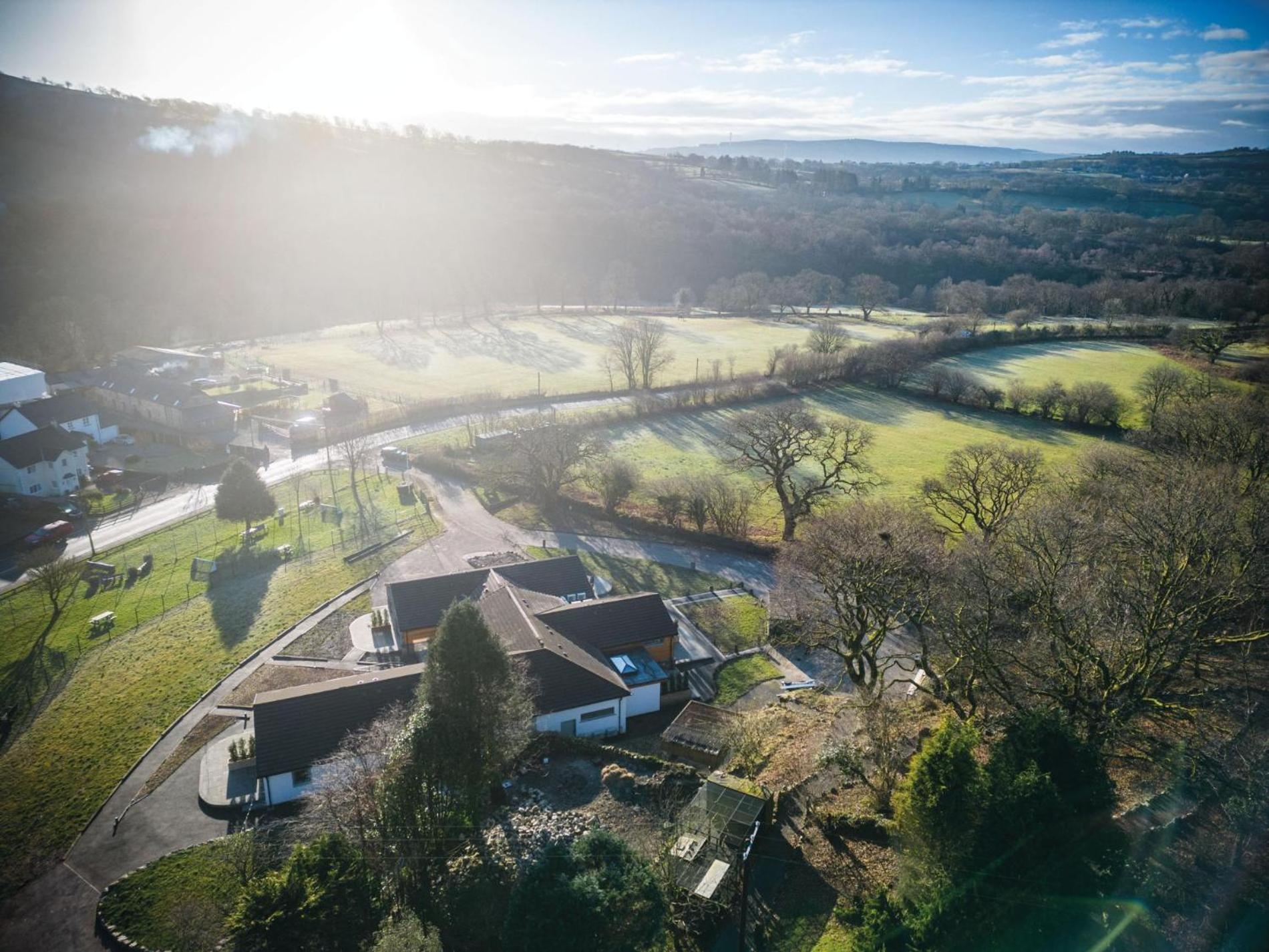 Suite 9 - Sleeping Giant Hotel - Pen Y Cae Inn Brecon Bagian luar foto